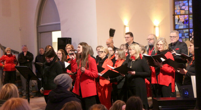 Der Projektchor sang in der Kirche. Foto: Thomas Dohna