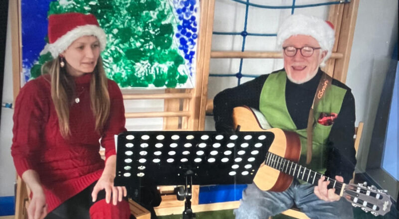 Kleines Weihnachtskonzert der Oerly-Munikschule für die Kinder der Kita Greste. Foto: Privat