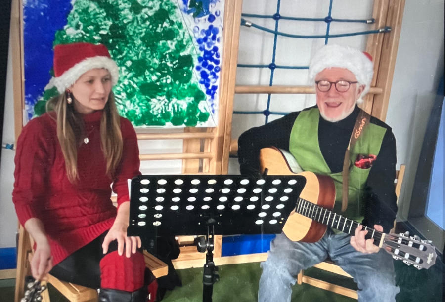 Kleines Weihnachtskonzert der Oerly-Munikschule für die Kinder der Kita Greste. Foto: Privat