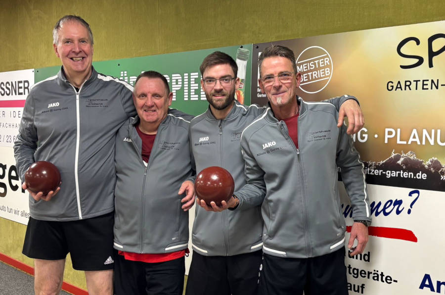 Manfred Lammert, Uwe Wenzel, Arnd Stuckmann und Matthias Fortkord (von links) bildeten die erfolgreiche 3. Herrenmannschaft. Foto: Privat