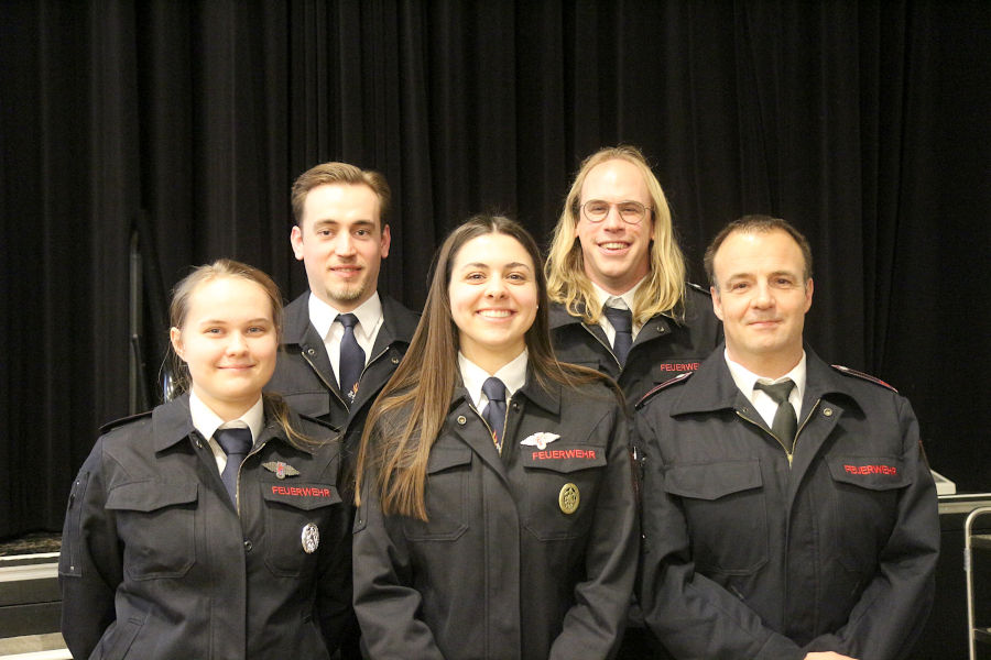 Leonie Kluckow, Jannik Prante, Emily Acinci, Christopher Dove und Kai Brokmeier (von links) wurden befördert. Foto: Thomas Dohna