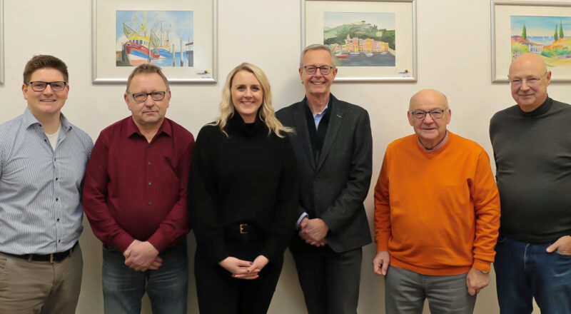 Der stellvertretende Vorsitzende Markus Mittermüller, Friedrich Wehmeier als Schriftführer, Jennifer Hohberger als neue Vorsitzende der CDU, Mitgliederbeauftragter Axel Meckelmann, der bisherige Vorsitzende der CDU Klaus Fiedler und Schatzmeister Thomas Siese. Foto: CDU Leopoldshöhe