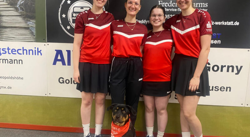 Nora Rüsenberg, Jana Lammert, Lilly Lemke und Josephine Lammert (von links). Vorn Maskottchen "Raya". Foto: Privat