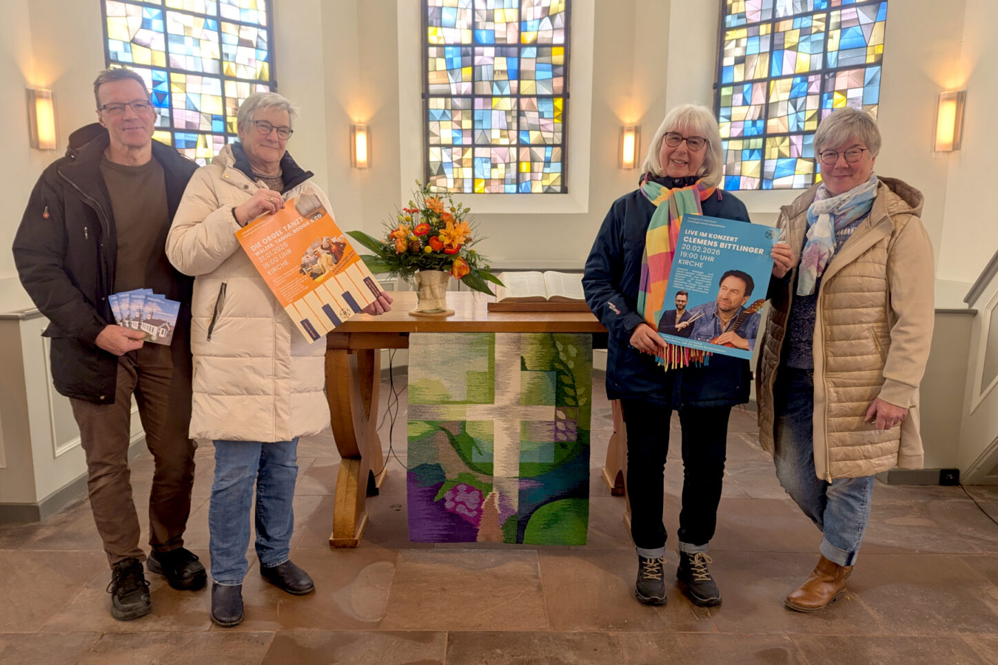 Eckart Wedemann (von links), Beate Rottschäfer, Eva Oberwittler und Gundula Huvendiek von der evangelisch-reformierten Kirchengemeinde Leopoldshöhe stellen das Progamm für das Kirchen-Jubiläumsjahr vor. Foto: Edeltraud Dombert