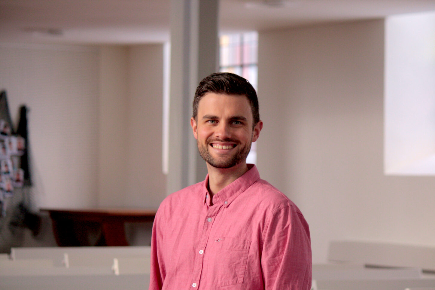 Bebedikt Schwabe ist der neue Pfarrer der evangelisch-reformierten Kirchengemeinde Leopoldshöhe. Foto: Thomas Dohna
