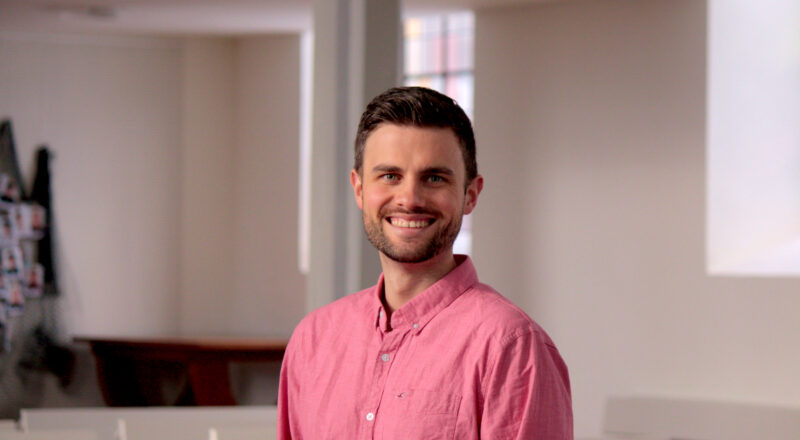 Bebedikt Schwabe ist der neue Pfarrer der evangelisch-reformierten Kirchengemeinde Leopoldshöhe. Foto: Thomas Dohna