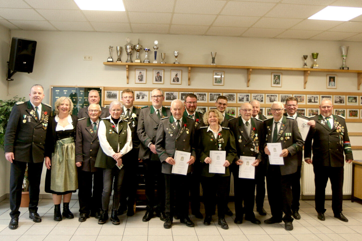 Die Jahreshauptversammlung ist der Anlass, Beförderungen und Ehrungen auszusprechen. Foto: Thomas Dohna