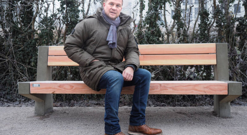 Alexander Baer, Landtagsabgeordneter (SPD) aus Lemgo fordert, dass die Landesregierung NRW klärt, wer an Bänken und Schutzhütten im Wald haftet. Foto: Wahlkreisbüro Alexander Baer