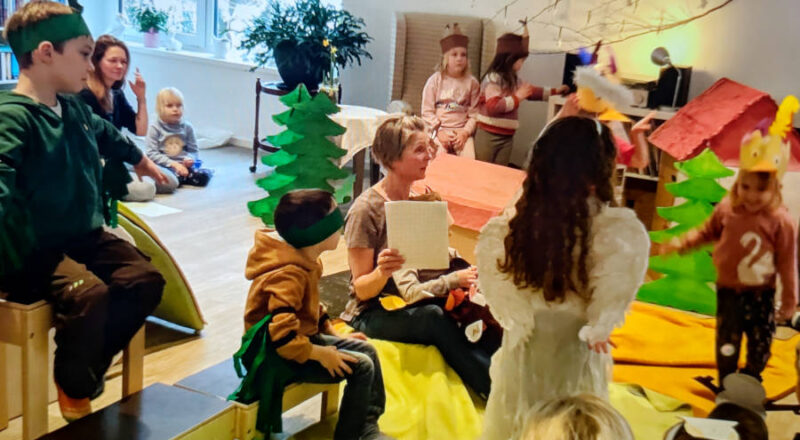 Die Pony- und Bärenkinder der Kita Greste spielten Theater im Seniorenheim Greste. Foto: Privat