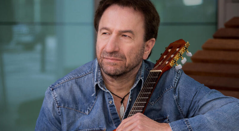 Clemens Bittlinger ist zu Gast in der Kirche am Marktplatz. Foto: Privat