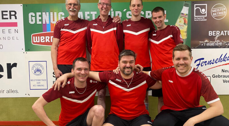 Eckhard Kopp, Stephan Rüsenberg, Nils Hartnack und Tobias Henke (hinten von links), Björn Brinkmann, Maik Aderhold und Marvin Lammert (vorn von links). Foto: Privat