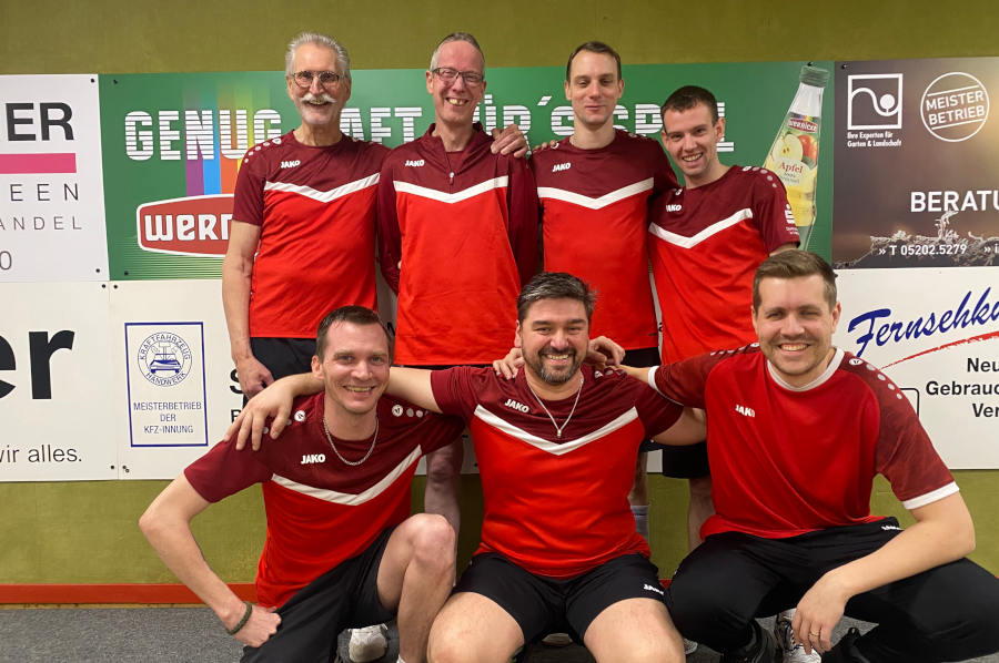 Eckhard Kopp, Stephan Rüsenberg, Nils Hartnack und Tobias Henke (hinten von links), Björn Brinkmann, Maik Aderhold und Marvin Lammert (vorn von links). Foto: Privat