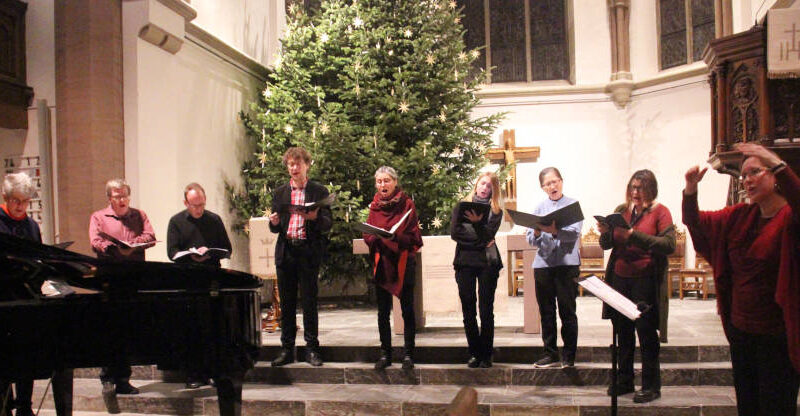 Kirchenmusikerinnen und -musiker aus Lippe singen zusammen mit der Gemeinde aus dem neuen Evangelischen Gesangbuch. Foto: Lippische Landeskirche Foto: Lippische Landeskirche