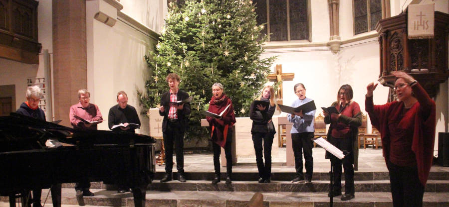 Kirchenmusikerinnen und -musiker aus Lippe singen zusammen mit der Gemeinde aus dem neuen Evangelischen Gesangbuch. Foto: Lippische Landeskirche Foto: Lippische Landeskirche