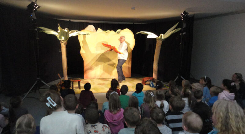 Ralf Kiekhöfer mit seinem Töfte Theater war zu Gast in der Kita Kleine Strolche. Foto: Privat