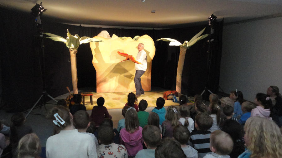 Ralf Kiekhöfer mit seinem Töfte Theater war zu Gast in der Kita Kleine Strolche. Foto: Privat