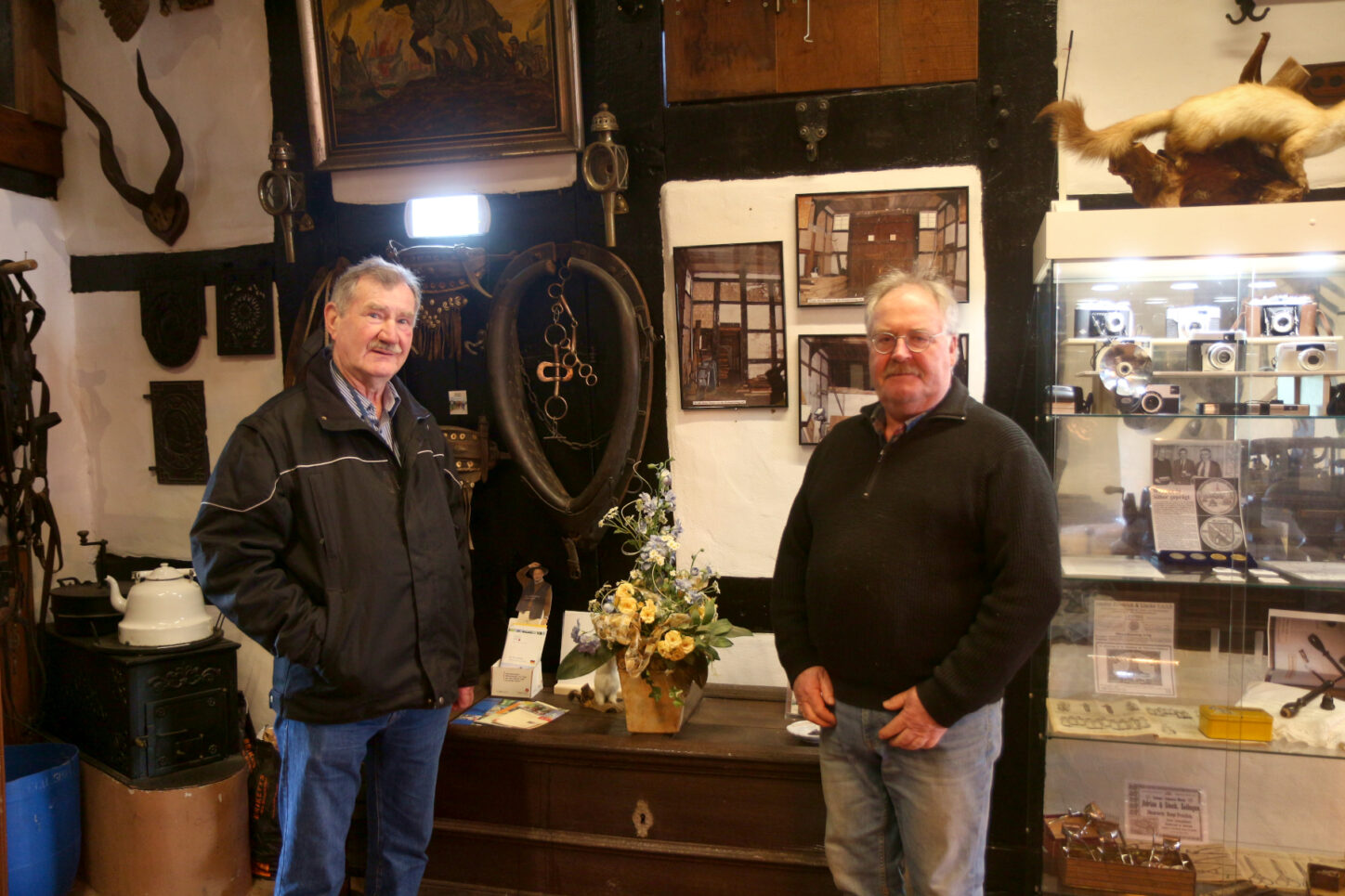 Helmut Müller (links) und Dieter Sieweke sind die Museumswarte des Heimatmuseums. Foto: Edeltraud Dombert