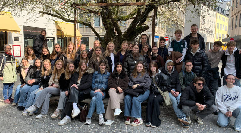 Schülerinnen und Schüler der FFG mit ihren Gästen und beim Besuch der Stadt Bielefeld. Foto: Privat