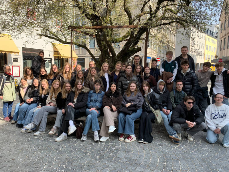 Schülerinnen und Schüler der FFG mit ihren Gästen und beim Besuch der Stadt Bielefeld. Foto: Privat