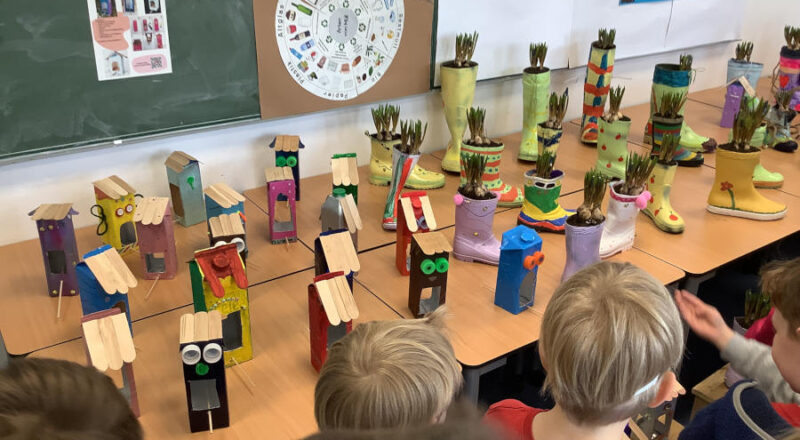 Aus Alt mach Neu: In den vierten Klassen war in der Projektwoche Kreativität gefragt. Fotos: Privat