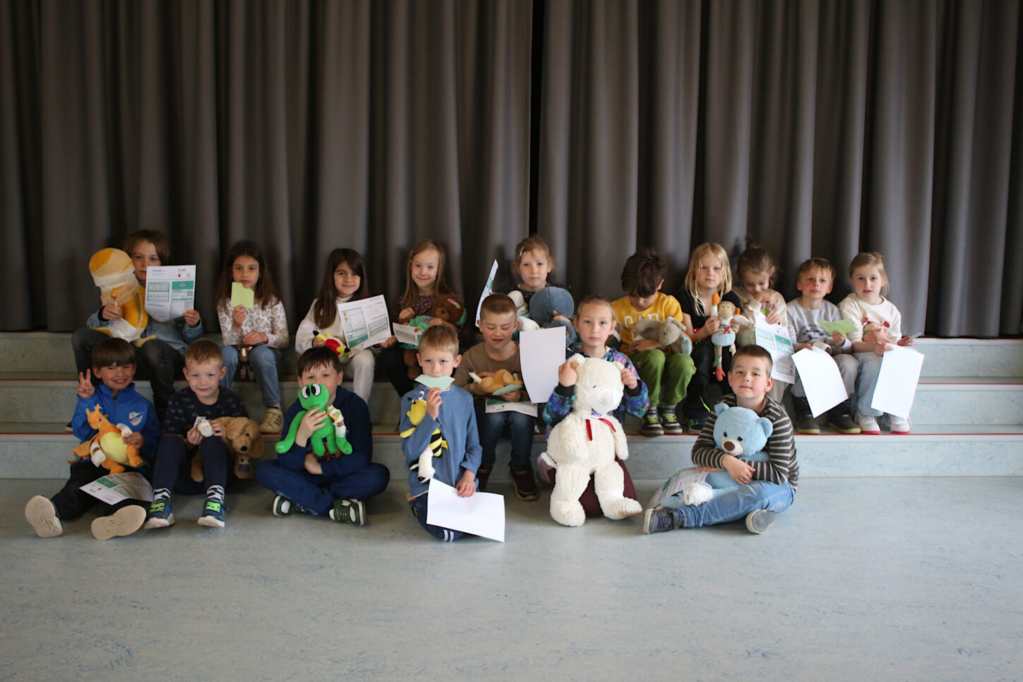 Alle Patienten sind versorgt und ihre Besitzerinnen und Besitzer freuen sich. Foto: Edeltraud Dombert