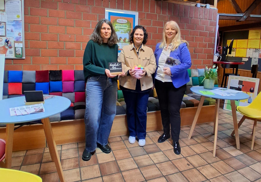 Freuen sich auf den Austausch beim Runden Teppich (von links): Sandra Linnenbecker, Sylvia Yadira Moreno Vargas und Margit Monika Hahn. Foto: Kreis Lippe