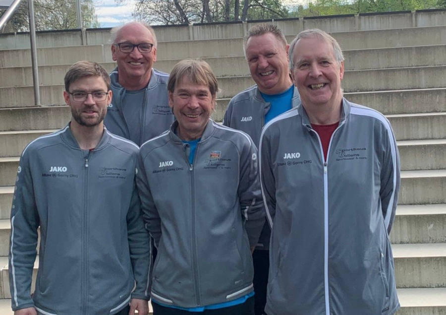 Arnd Stuckmann, Jürgen Wiebusch,Udo Buchwald, Uwe Wenzel und Manfred Lammert (von links) haben den Aufstieg in die Oberliga geschafft. Foto: Privat