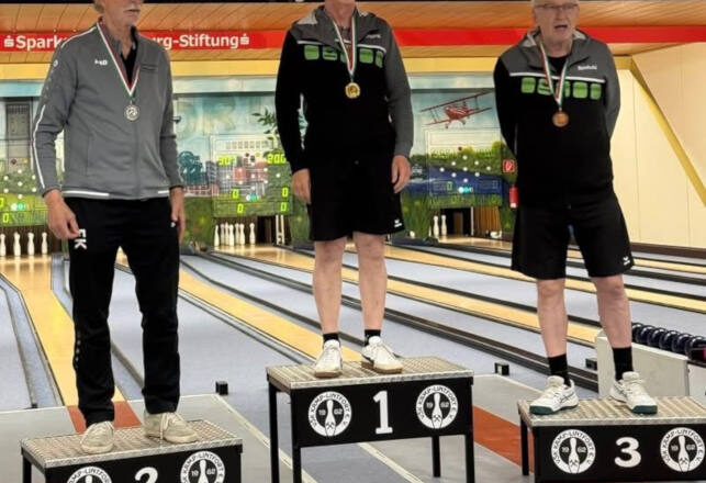 Eckhard Kopp, Wolfgang Gerhardus und Reinhold Hahn (von links) bei der Siegerehrung. Foto: Privat