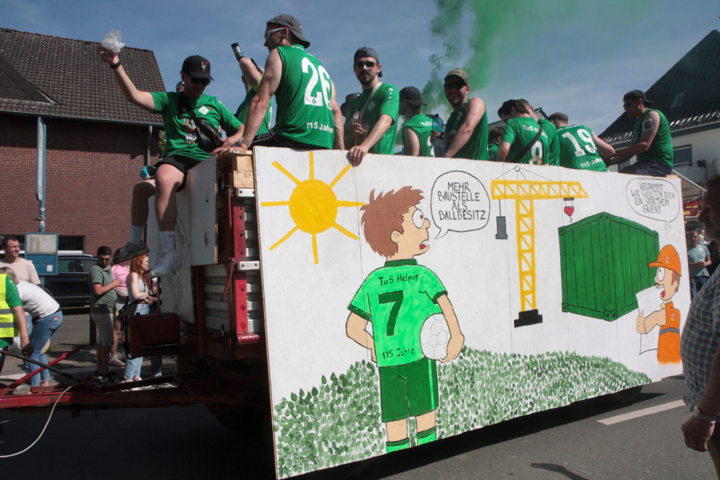 Lokalpolitische Themen gehören zum Umzug dazu. Foto: Thomas Dohna