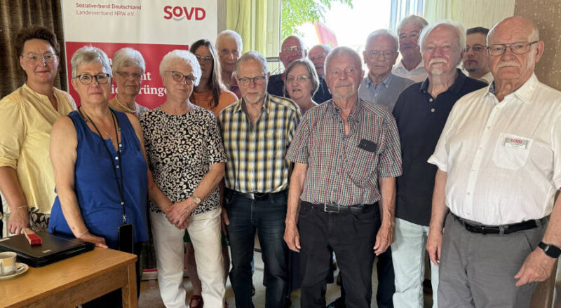 Die Gewählten vom SoVD (von links): Kerstin Topp, Sabine Mügge, Elisabeth Schmelzer, Hannelore Brinkmann, Barbara Trapp, Horst Kuhlmann, Axel Böcker, Monika Rehmert, Reinhold Nieden, Gustav Petersen, Heinz-Friedrich Strate, Franz Schrewe, Detlef-Cyrill Otte, Fabian Beine, Hans Koppmann. Foto: Privat