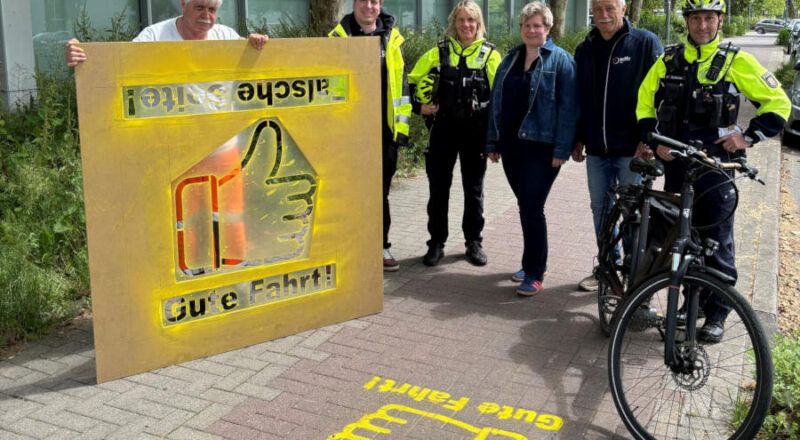 Sorgen für sichere Radwege in Bad Salzuflen von links: Uwe Sundermann (Mitarbeiter des Bauhofs Bad Salzuflen), Sebastian Baving (Radverkehrsbeauftragter Stadt Bad Salzuflen), Tanja Menze (Polizei Lippe), Anna-Lena Mügge (Radverkehrsbeauftragte Kreis Lippe), Manfred Kelle (ADFC e. V. Ortsgruppe Bad Salzuflen) und Björn Gehrmann (Polizei Lippe). Foto: Kreis Lippe