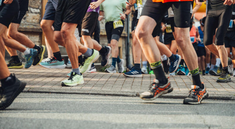 Am 17. Juni können Laufbegeisterte gemeinsam die Lauftrails der Bergstadt erkunden und ein tolles Gemeinschaftsgefühl erleben. Foto: Oerlinghausen Marketing / Tim Fröhlich