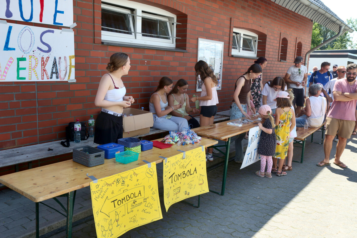 Beim Familientag des TuS Asemissen gab es eine Tombola. Foto: Thomas Dohna