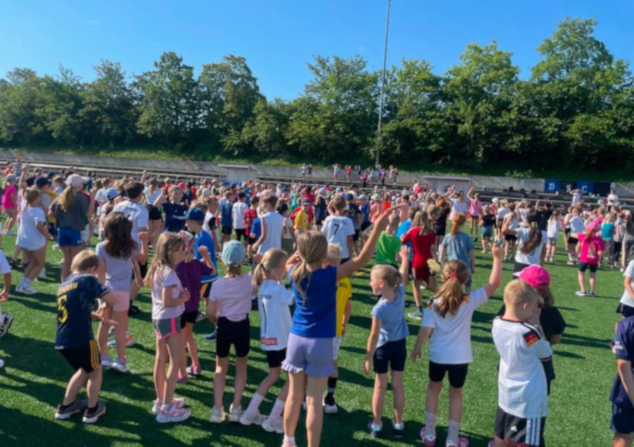 Gemeinsamer Start aller Kinder zu den Bundesjugendspielen an der Grundschule Nord. Foto: Privat