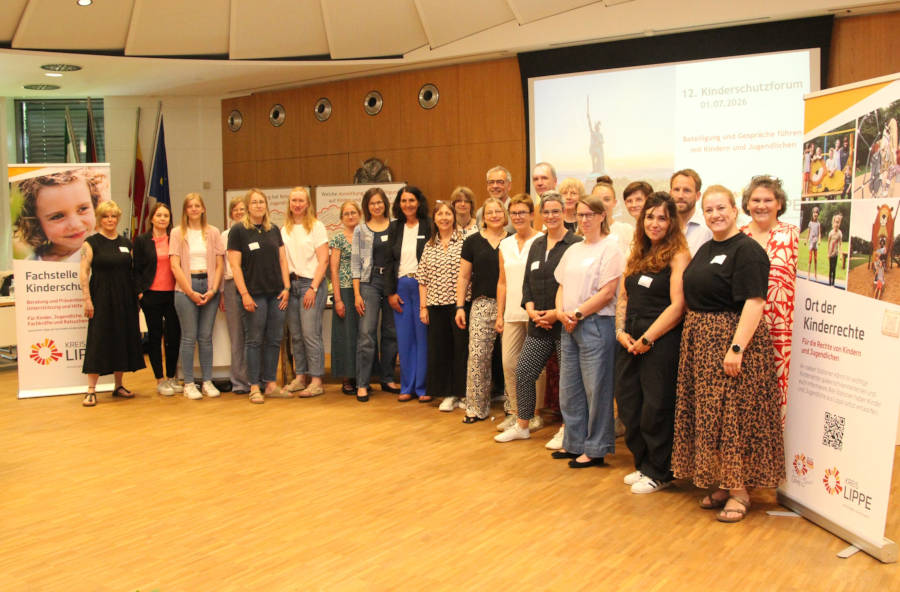 Brachten wichtige Ideen ein: Die Referentinnen und Referenten beim 12. Kinderschutzforum. Foto: Kreis Lippe