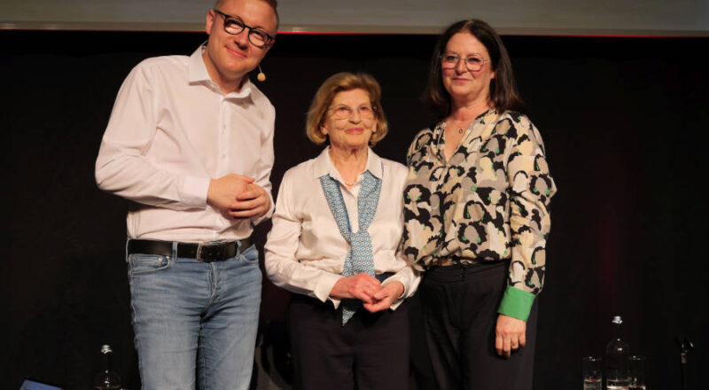 Berichte aus der Todeshölle Auschwitz. Mit Louis Pawellek, Eva Szepesi und ihrer Tochter Anita Schwarz (von links). Foto: Lippische Landeskirche