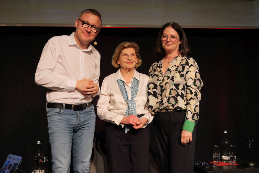 Berichte aus der Todeshölle Auschwitz. Mit Louis Pawellek, Eva Szepesi und ihrer Tochter Anita Schwarz (von links). Foto: Lippische Landeskirche