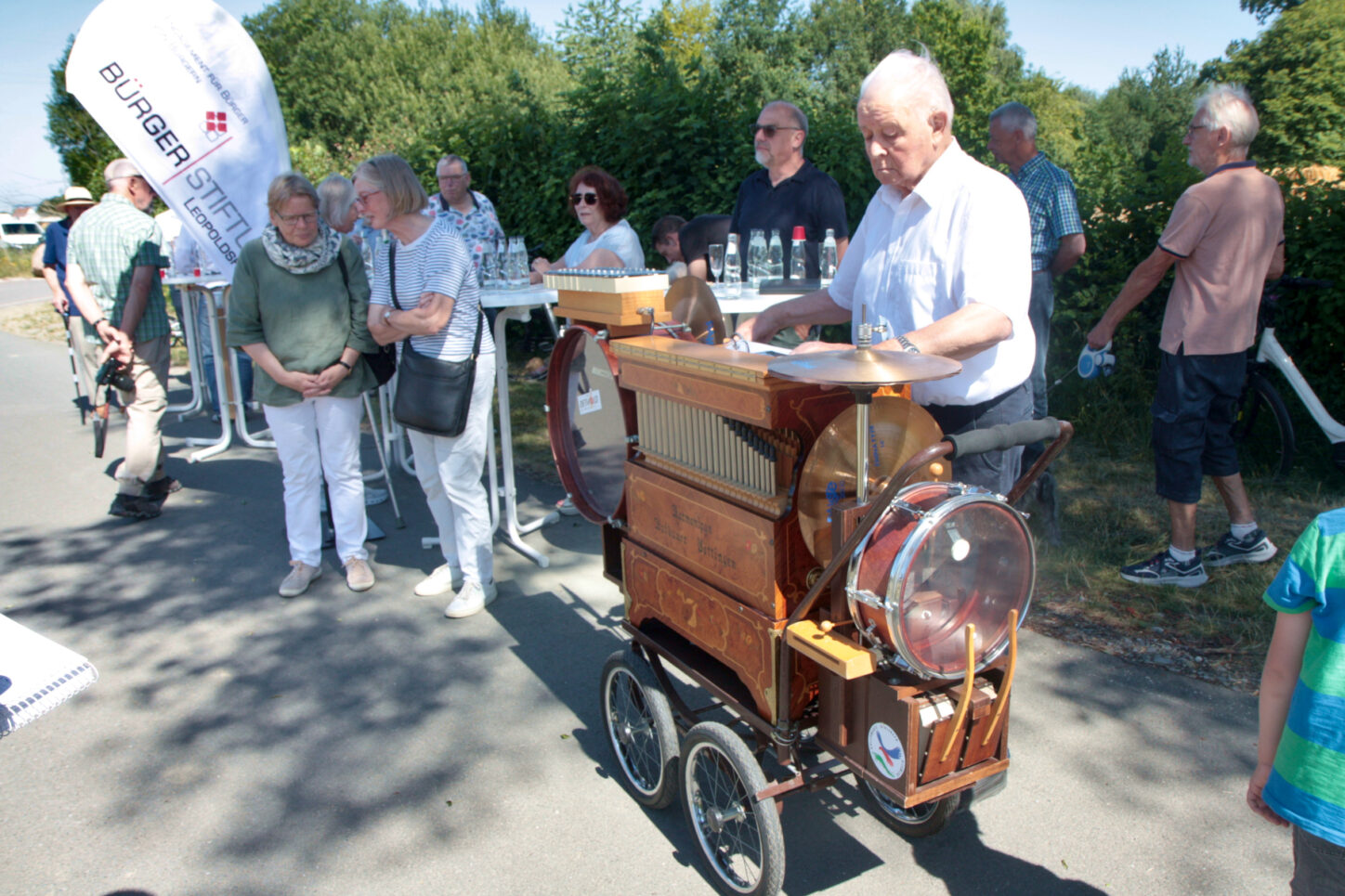 Mit der Drehorgel wurden die Gäste der Feierstunde unterhalten. Foto: Thomas Dohna