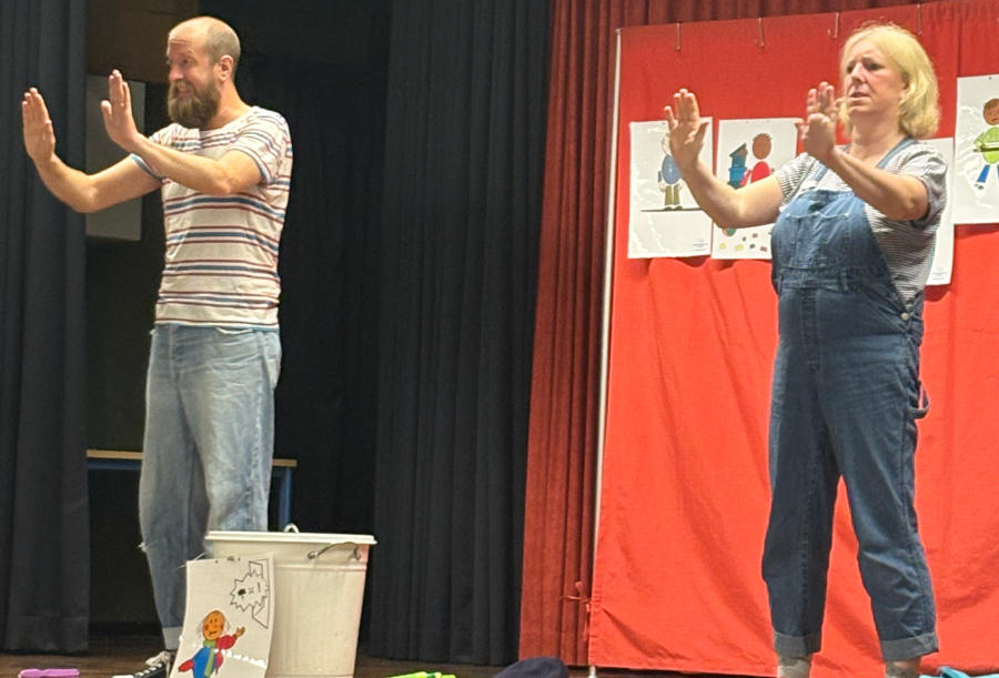Das Theaterstück "Die Nein-Tonne" wurde an der Grundschule Nord aufgeführt. Foto: Privat