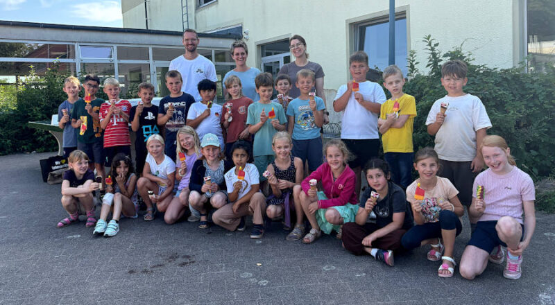 Das Überraschungseis macht fröhliche Gesichter an der Grundschule Nord. Foto: Grundschule Nord