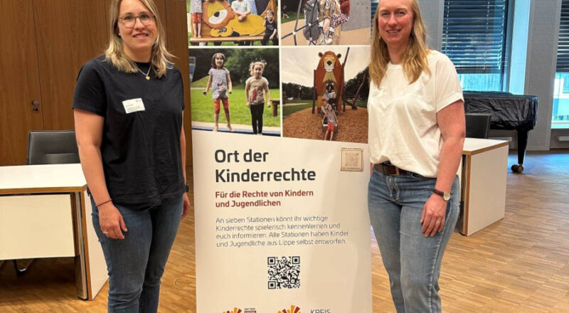 Lena Gnaß und Stphanie Horenburg von der Kita Spatzennest waren als Referentinnen zu Gast auf dem 12. Kinderschutzforum des Kreises Lippe. Foto: Privat