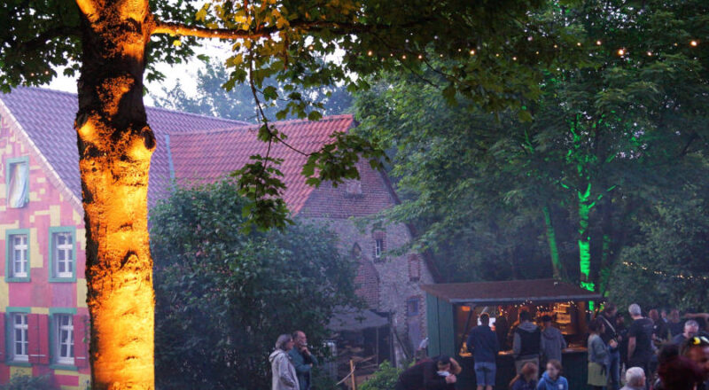 Stimmungsvolle Abendstunden beim Haus- und Gartenfest im KNUP. Fotos: KNUP