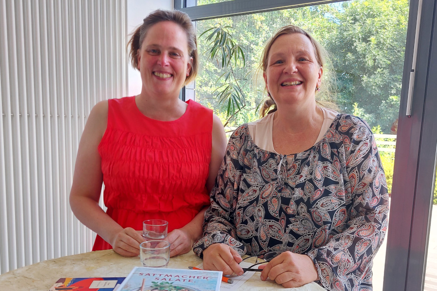 Martina Bergmann und Grita Beherns stellten Bücher vor. Foto: Gemeinde Leopoldshöhe