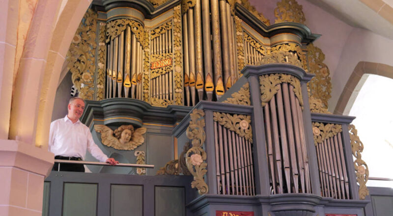 Vierte Station des Lippischen Orgelsommers. Organist Adam Lenart brillierte an der Finke-Orgel der Marktkirche in Lage. Foto: Lippische Landeskirche