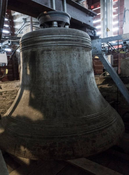 Die mittlere Glocke trägt den Namen "Eintracht".