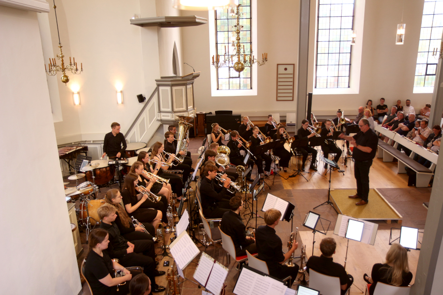 Der Bundesjugendposaunenchor des CVJM Westbundes war in der evangelisch-reformierten Kirche Leopoldshöhe zu Gast. Foto: Thomas Dohna