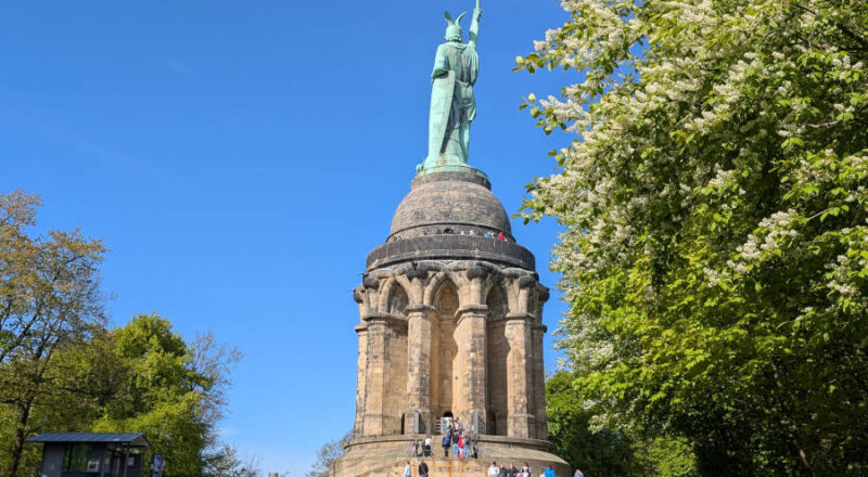 Das Hermannsdenkmal ist Schauplatz für das Demokratiefest. Foto: LVL