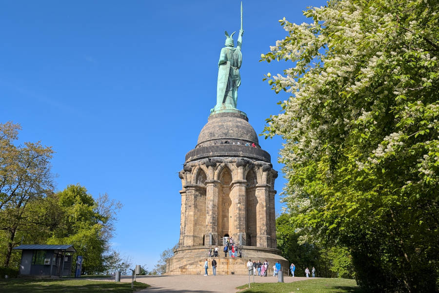 Das Hermannsdenkmal ist Schauplatz für das Demokratiefest. Foto: LVL
