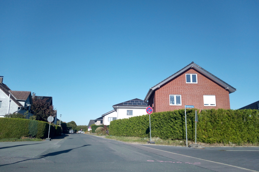 Die Schötmarsche Straße wird in Höhe des Augustenweges ausgebaut. Foto: Thomas Dohna