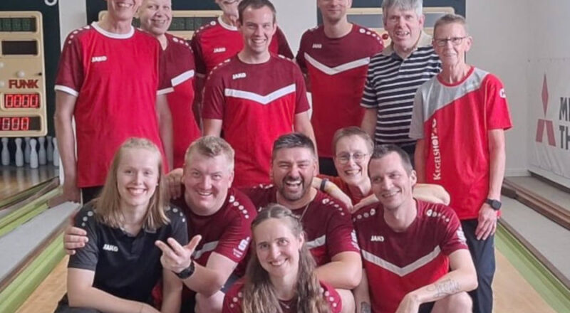 Die 1. Mannschaft mit Fans. Foto: Privat